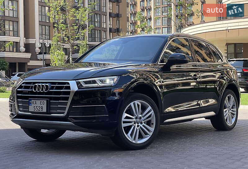 Внедорожник / Кроссовер Audi Q5 2018 в 