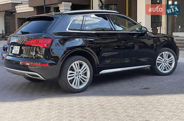 Внедорожник / Кроссовер Audi Q5 2018 в 