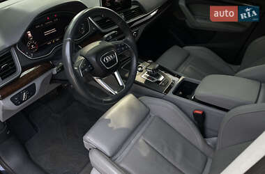 Позашляховик / Кросовер Audi Q5 2019 в 