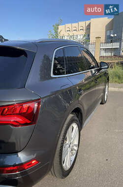 Внедорожник / Кроссовер Audi Q5 2018 в 