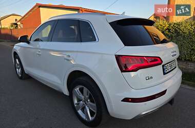 Внедорожник / Кроссовер Audi Q5 2018 в 