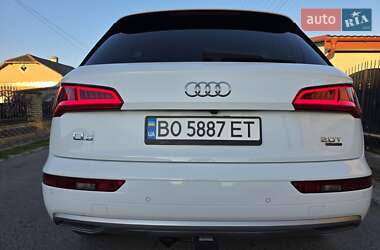 Внедорожник / Кроссовер Audi Q5 2018 в 