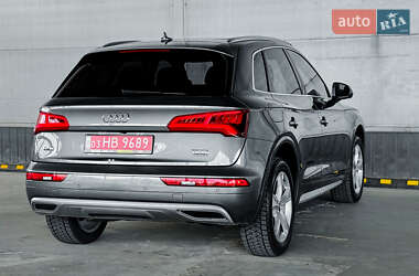 Внедорожник / Кроссовер Audi Q5 2018 в 