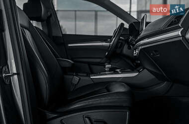 Внедорожник / Кроссовер Audi Q5 2018 в 