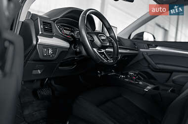 Внедорожник / Кроссовер Audi Q5 2018 в 
