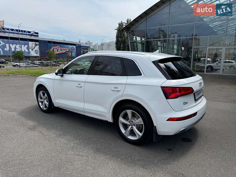 Позашляховик / Кросовер Audi Q5 2020 в Києві