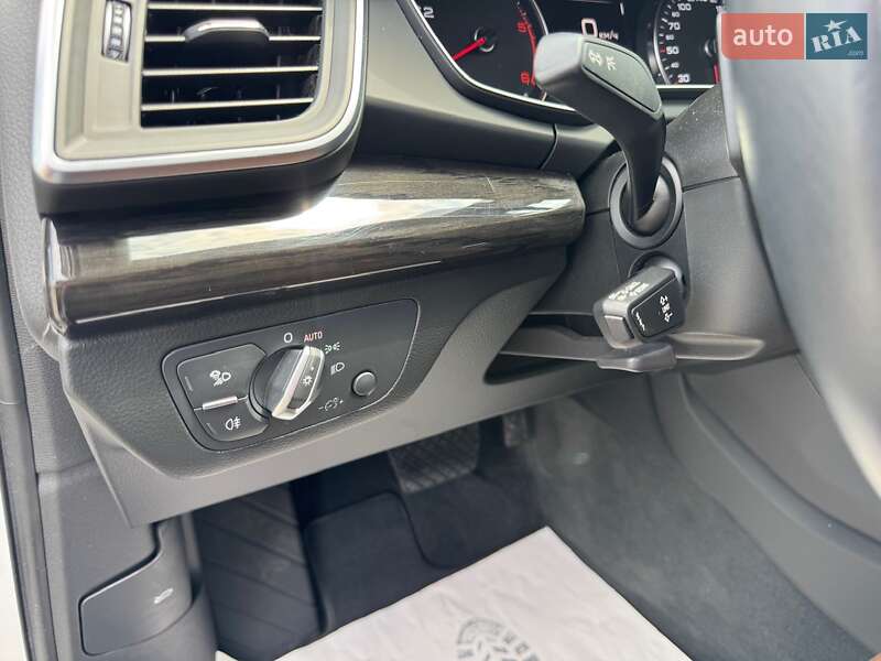 Позашляховик / Кросовер Audi Q5 2020 в Києві