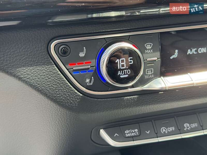 Позашляховик / Кросовер Audi Q5 2020 в Києві