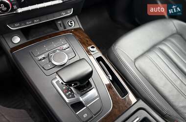 Внедорожник / Кроссовер Audi Q5 2018 в 