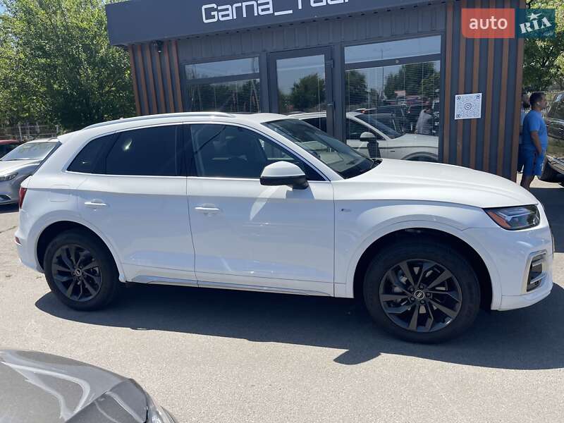 Позашляховик / Кросовер Audi Q5 2023 в Дніпрі