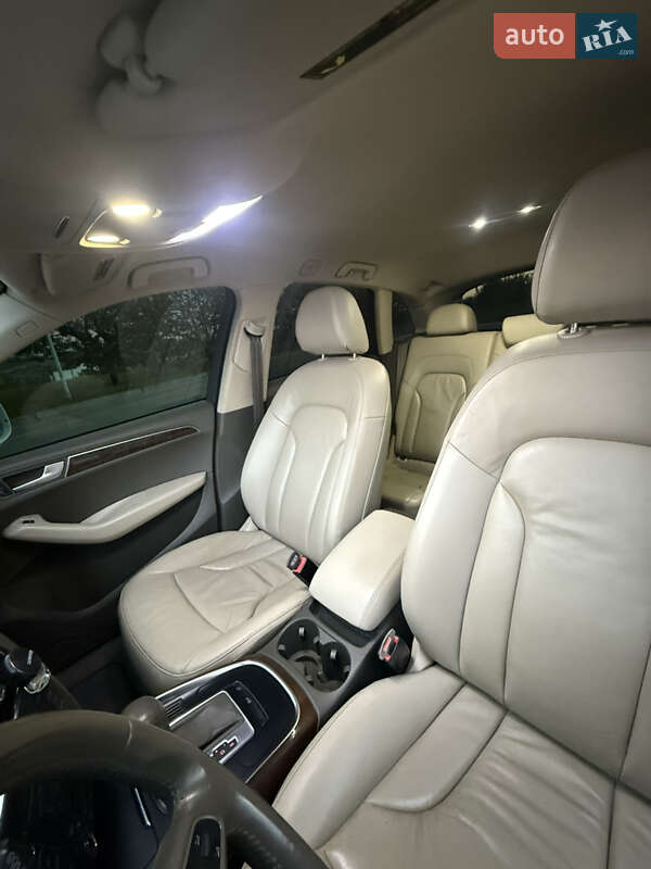 Внедорожник / Кроссовер Audi Q5 2010 в Харькове