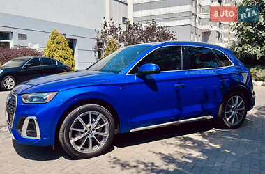 Позашляховик / Кросовер Audi Q5 2020 в 