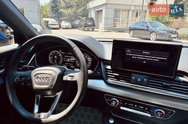 Позашляховик / Кросовер Audi Q5 2020 в 