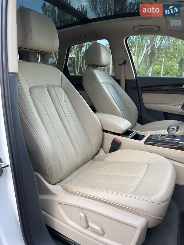 Позашляховик / Кросовер Audi Q5 2017 в Одесі