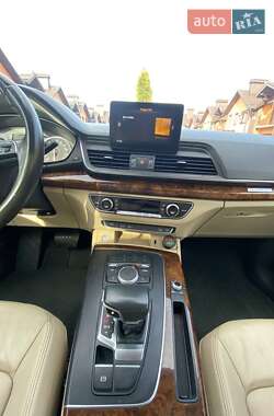 Внедорожник / Кроссовер Audi Q5 2018 в 