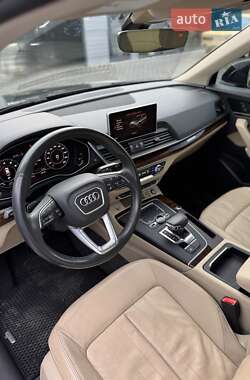 Внедорожник / Кроссовер Audi Q5 2017 в 