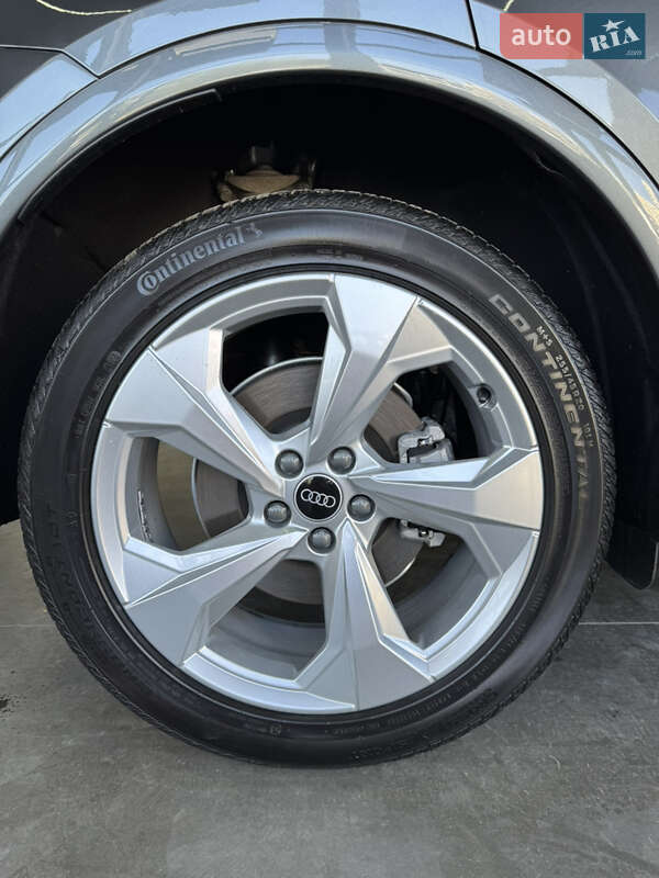 Внедорожник / Кроссовер Audi Q5 2023 в Киеве