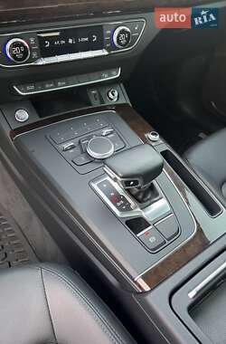 Внедорожник / Кроссовер Audi Q5 2019 в 