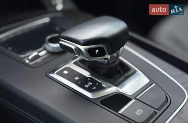 Внедорожник / Кроссовер Audi Q5 2017 в 