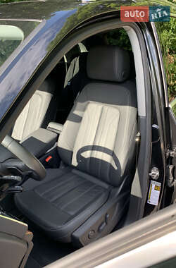 Позашляховик / Кросовер Audi Q5 2023 в 