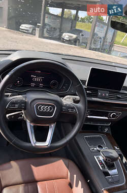 Позашляховик / Кросовер Audi Q5 2019 в 
