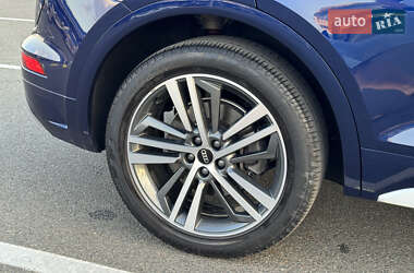 Внедорожник / Кроссовер Audi Q5 2021 в 