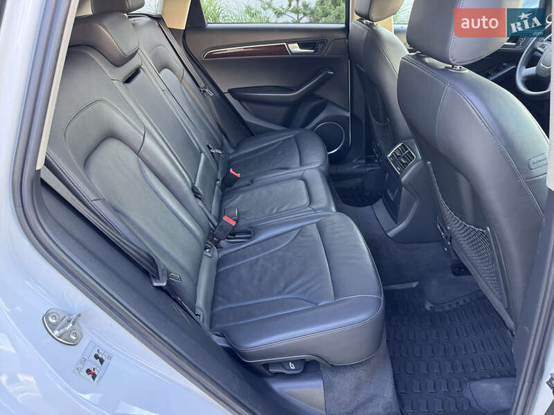 Позашляховик / Кросовер Audi Q5 2011 в Луцьку
