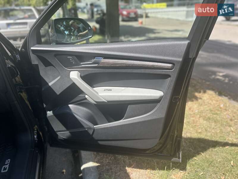 Позашляховик / Кросовер Audi Q5 2018 в Києві