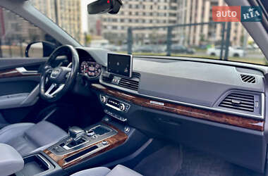 Внедорожник / Кроссовер Audi Q5 2017 в 