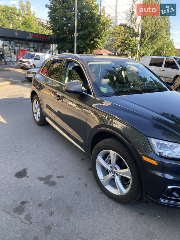 Позашляховик / Кросовер Audi Q5 2020 в Києві