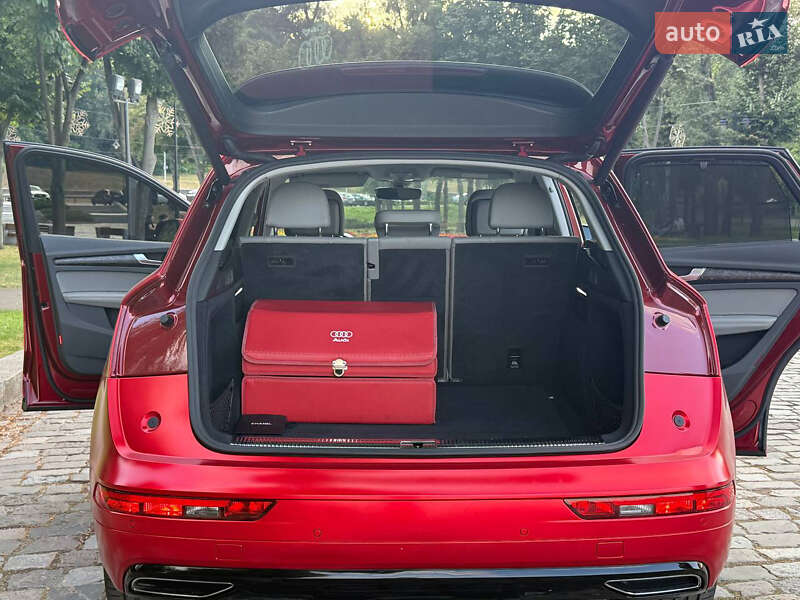 Позашляховик / Кросовер Audi Q5 2019 в Києві