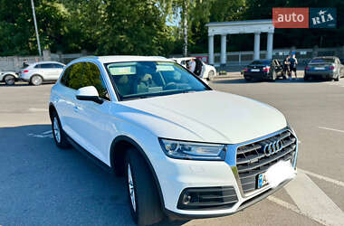 Внедорожник / Кроссовер Audi Q5 2018 в 