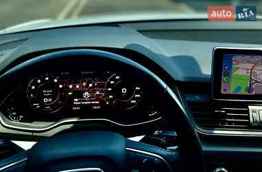 Внедорожник / Кроссовер Audi Q5 2018 в 