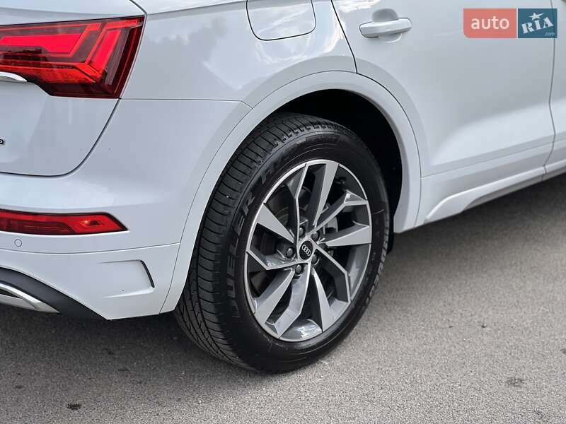 Позашляховик / Кросовер Audi Q5 2020 в Ужгороді
