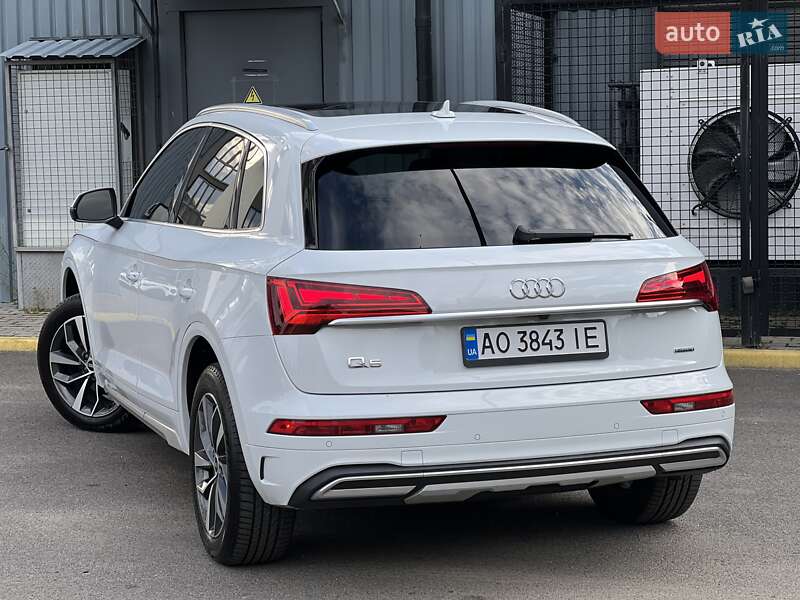 Позашляховик / Кросовер Audi Q5 2020 в Ужгороді