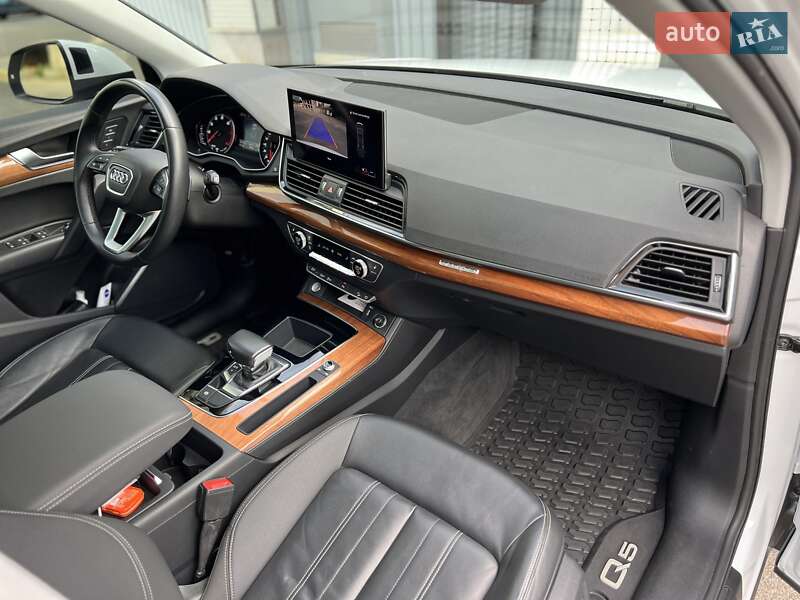 Позашляховик / Кросовер Audi Q5 2020 в Ужгороді