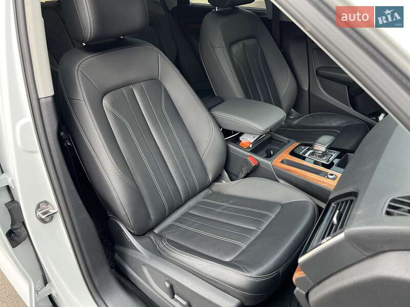 Позашляховик / Кросовер Audi Q5 2020 в Ужгороді