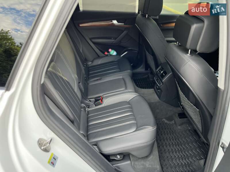 Позашляховик / Кросовер Audi Q5 2020 в Ужгороді