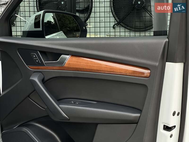 Позашляховик / Кросовер Audi Q5 2020 в Ужгороді