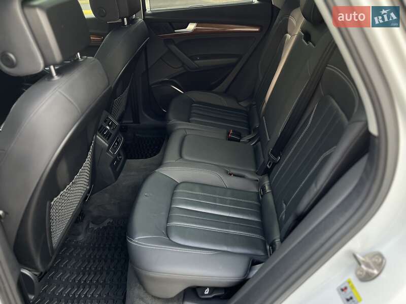 Позашляховик / Кросовер Audi Q5 2020 в Ужгороді