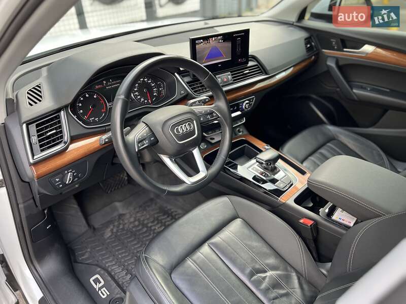 Позашляховик / Кросовер Audi Q5 2020 в Ужгороді