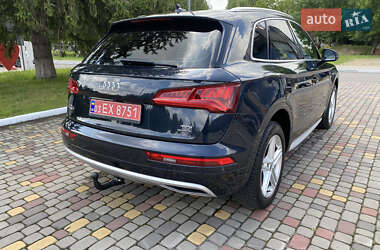 Внедорожник / Кроссовер Audi Q5 2018 в 
