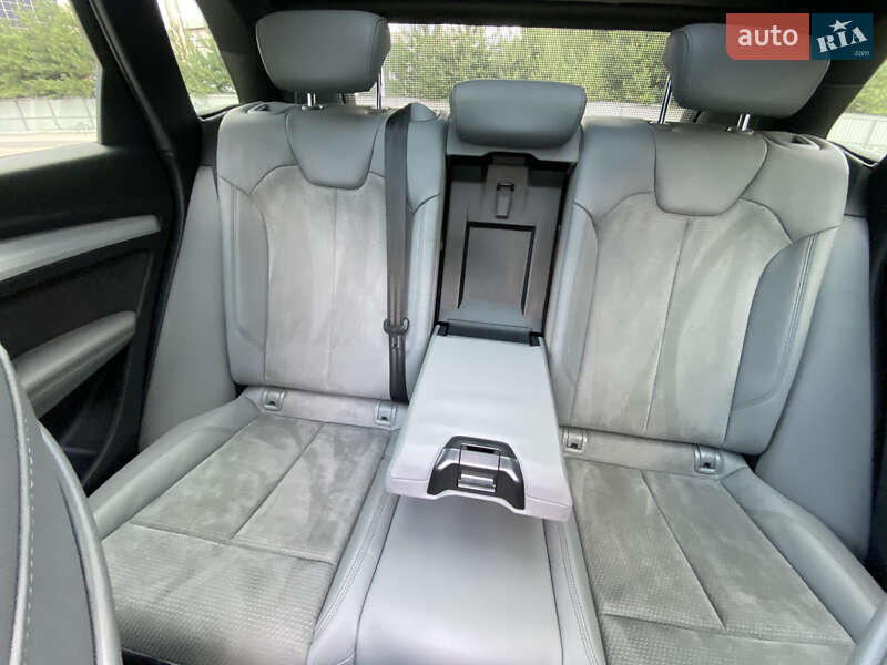 Позашляховик / Кросовер Audi Q5 2018 в Луцьку
