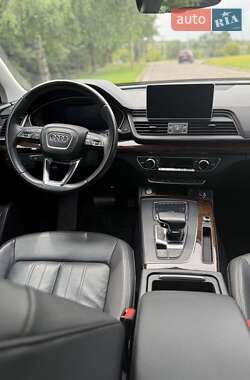 Внедорожник / Кроссовер Audi Q5 2018 в 