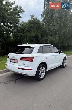 Внедорожник / Кроссовер Audi Q5 2018 в 