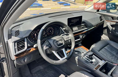 Внедорожник / Кроссовер Audi Q5 2017 в 