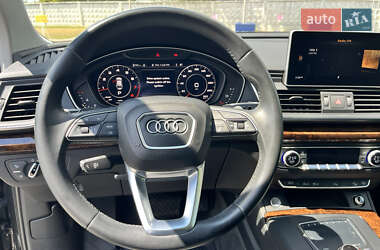 Внедорожник / Кроссовер Audi Q5 2017 в 