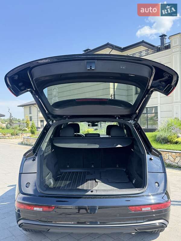 Внедорожник / Кроссовер Audi Q5 2022 в Хусте