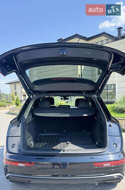 Внедорожник / Кроссовер Audi Q5 2022 в 