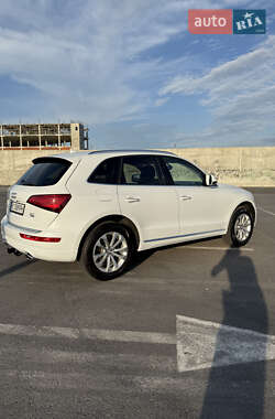 Внедорожник / Кроссовер Audi Q5 2015 в 
